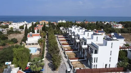 Вилла с панорамой на горы (4 комнаты, 3 ванные комнаты) с видом на море и балконом на Северном Кипре Караогланоглу
